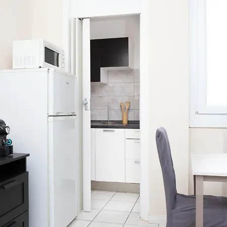 M Grey Apartment- Near M1 E 9th Floor *