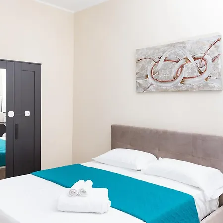 M Grey Apartment- Near M1 E 9th Floor *