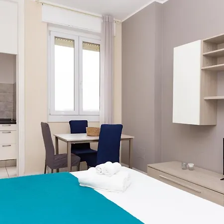 M Grey Apartment- Near M1 E 9th Floor